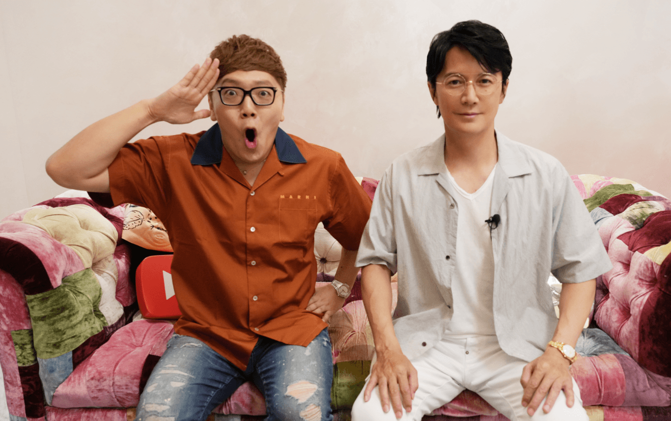 Hikakin sitting on couch with guest